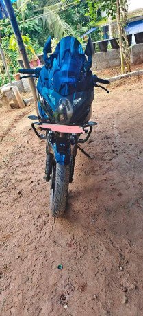 bajaj-pulsar-220-2016-model-big-0