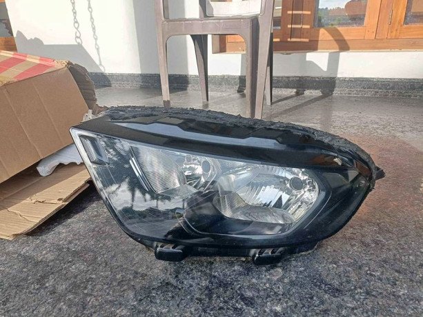 ecosport-smoked-headlight-big-0