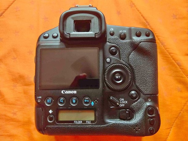 canon-1dx-neat-condition-big-0