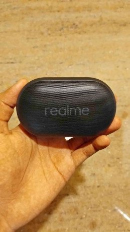 realme-bluetooth-speaker-with-negotiable-price-big-0