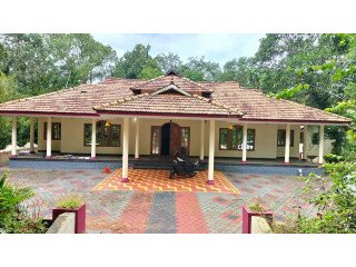 House for sale in Thalayolaparambe