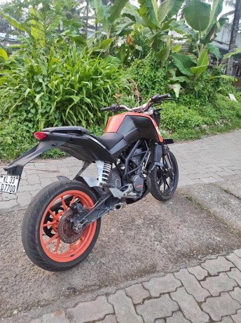 ktm-duke-200-bs3-big-0