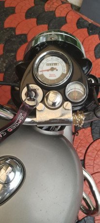 royal-enfield-classic-350-big-2