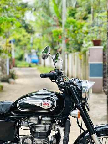 royal-enfield-bullet-500-big-0