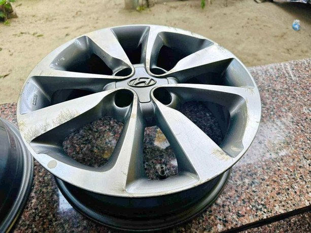 16-inch-alloy-wheel-big-0