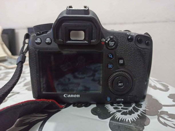 canon-eos-6d-with-two-battery85mm-big-1