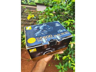 Nikon D5600 Box Pis