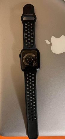 apple-watch-series-7-45-mm-nike-edition-big-1