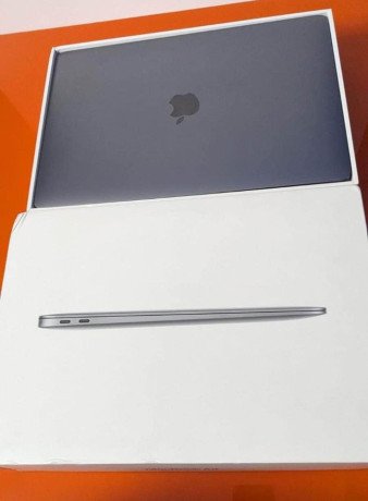 apple-macbook-air-m1-2020-big-2