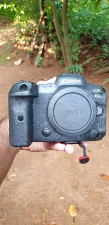 canon-r5-camera-big-0