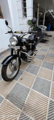 royal-enfield-bullet-big-1