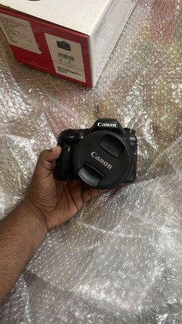 canon-eos-80-d-with-18-135-mm-lens-big-1