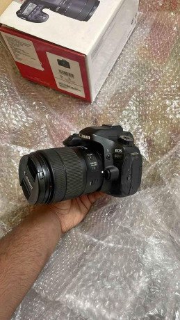canon-eos-80-d-with-18-135-mm-lens-big-0