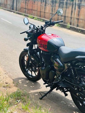 royal-enfield-hunter-rebel-red-2023-big-1