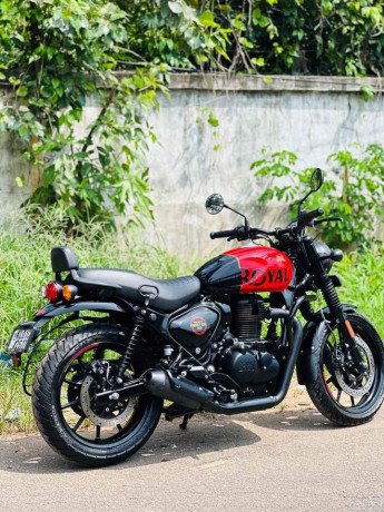 royal-enfield-hunter-rebel-red-2023-big-2