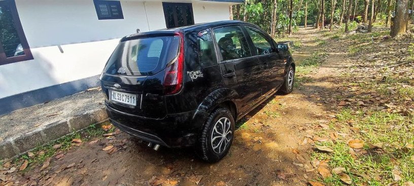 2011-model-ford-figo-big-1