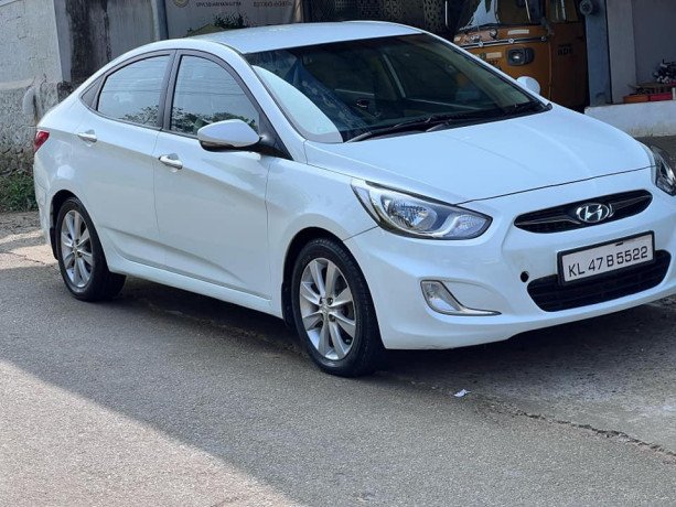 2011-model-verna-fluidic-big-1