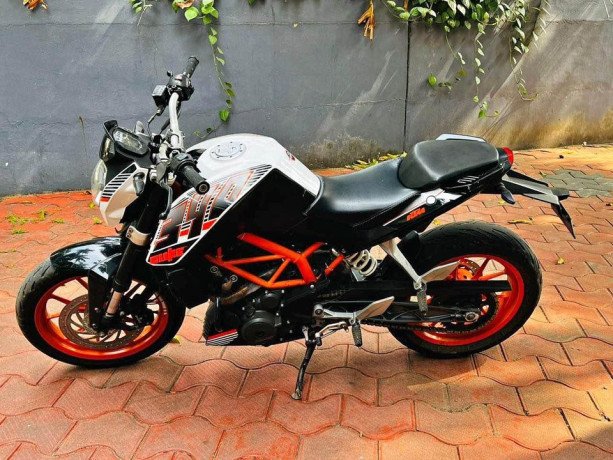 ktm-duke-390-abs-2013-dec-2014-big-0