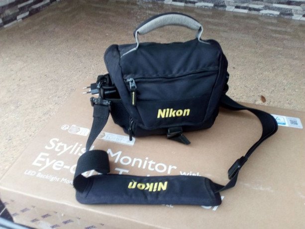 nikon-camerad3200-with-pouch-and-tripod-big-1