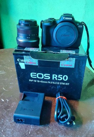 canon-eos-r50-big-1