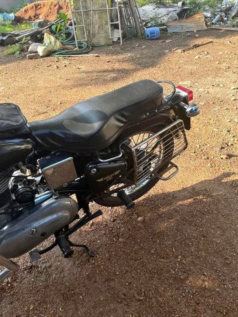 1996-old-model-royal-enfield-big-0