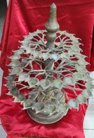 antique-bronze-aalila-vilakkupeepal-tree-lamp-big-1
