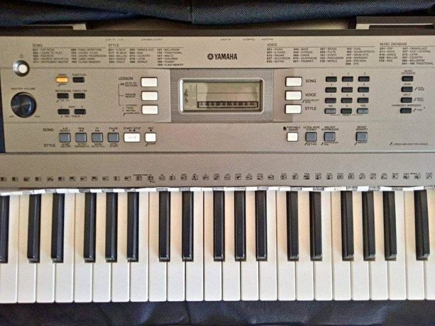 excellent-condition-yamaha-psr-e353-keyboard-for-sale-big-0
