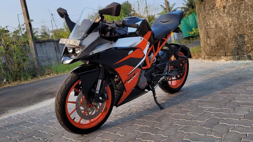 ktm-rc-200-2022-model-big-2